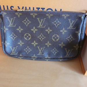 Pochette Accessories